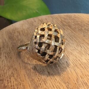 Lattice Pie Top Vintage Golden Ring